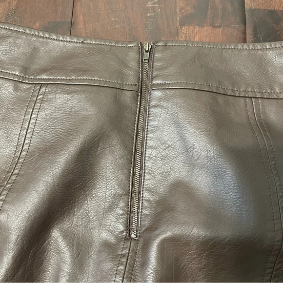 Free People Faux Leather Mini Skirt Brown Women’s Size 12 Boho Zip Closure - Picture 7 of 10